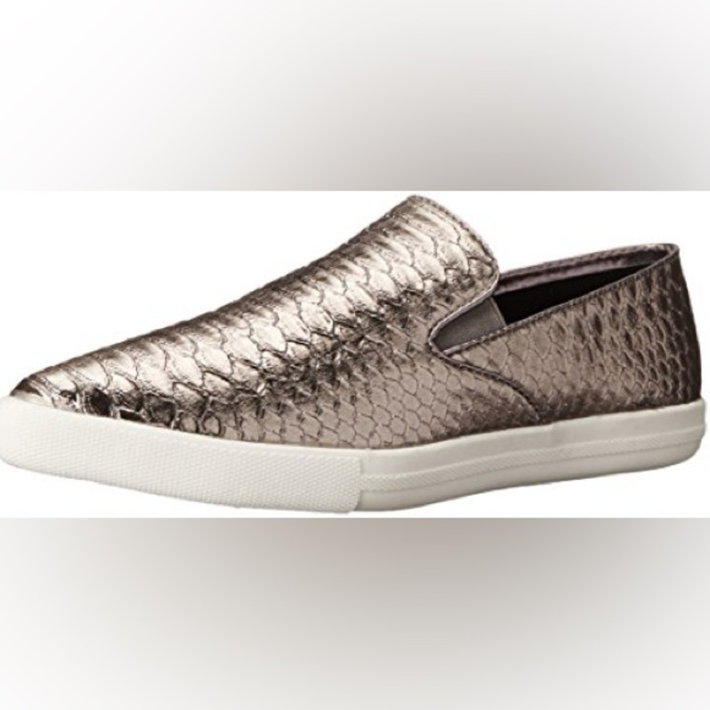 Qupid Metallic Silver Slip on Shoe Flats Pointy Toe Size: 8.5